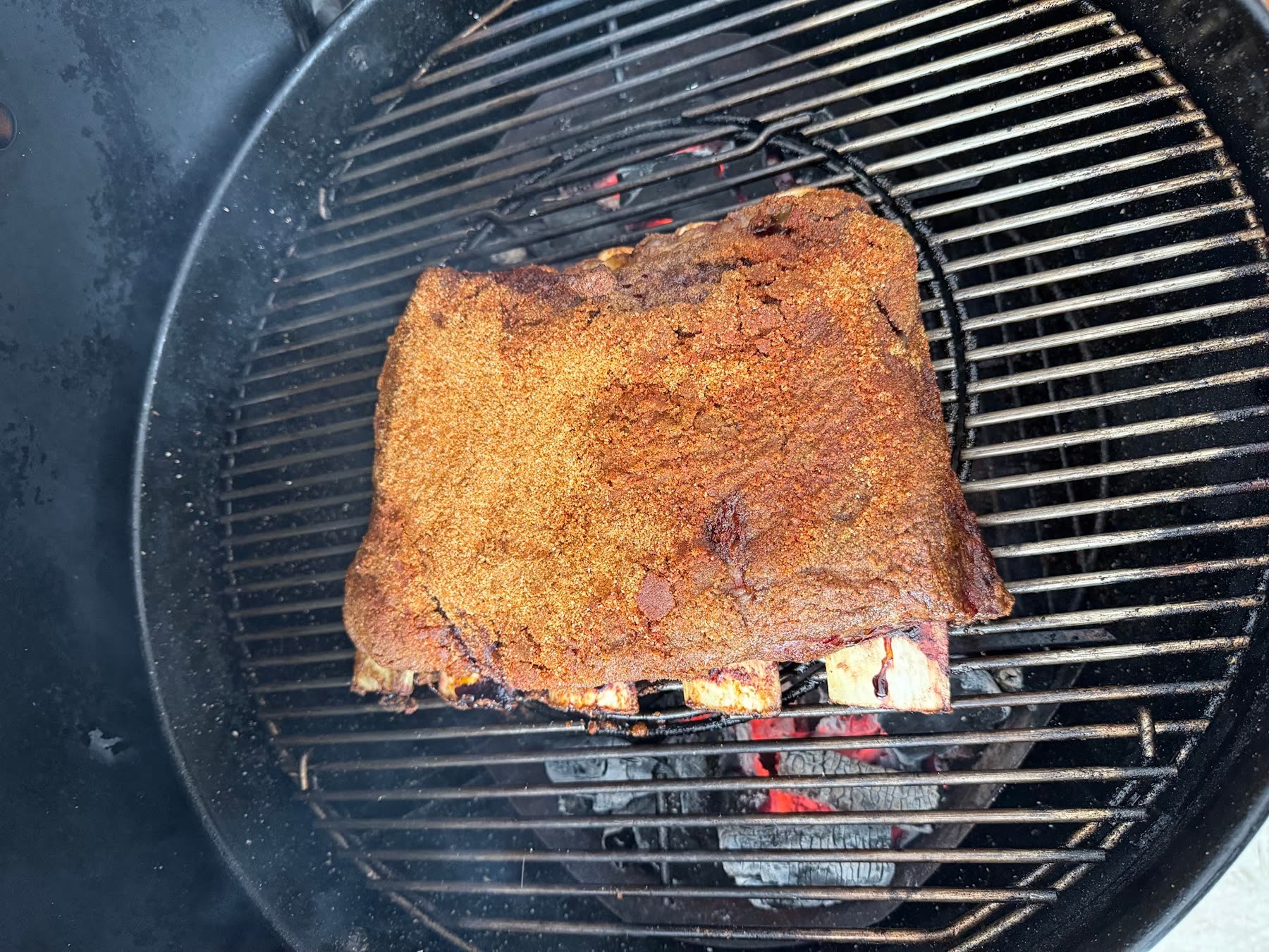 Gekruid vlees op de grill