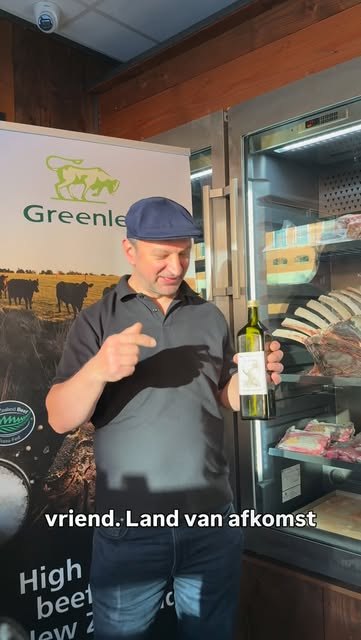 De slager toont Greenlea grasgevoerd rundvlees